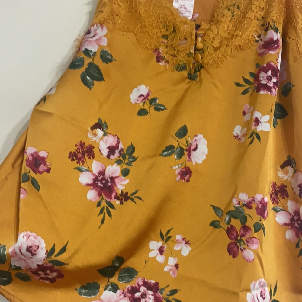 Yellow tank - Picture 3 of 3